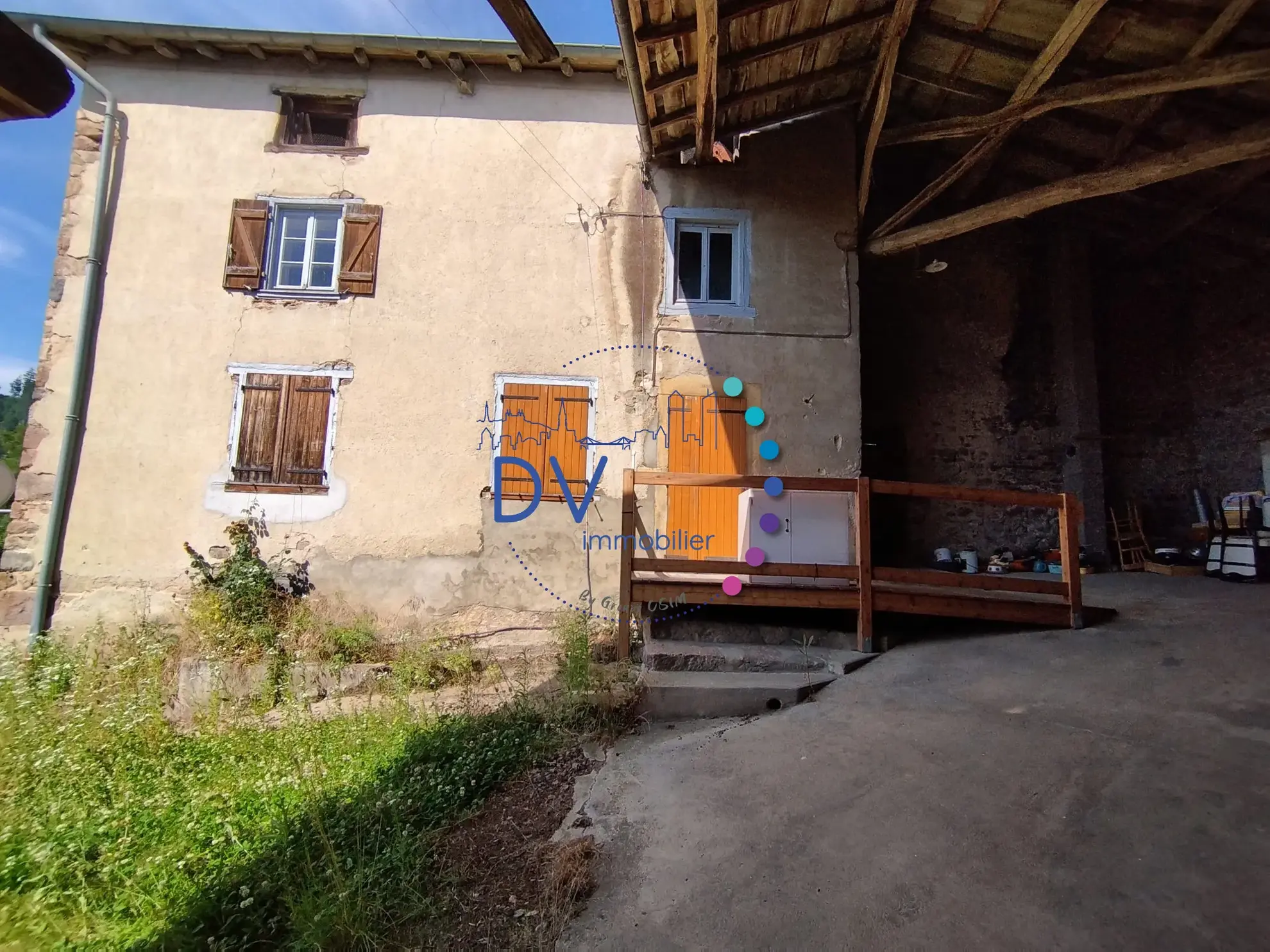 Ferme ancienne à rénover avec dépendances au cœur du Haut Beaujolais 