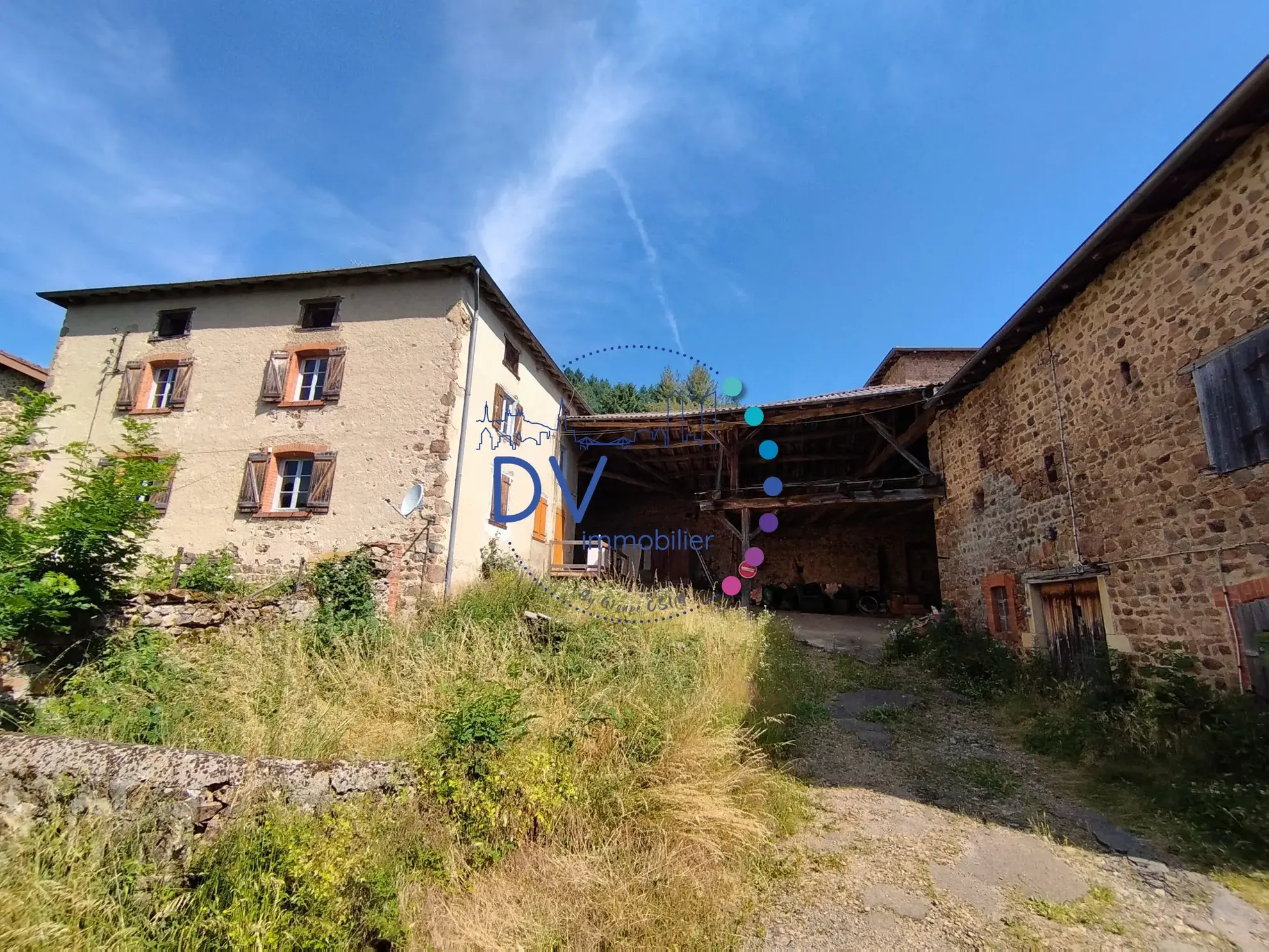 Ferme ancienne à rénover avec dépendances au cœur du Haut Beaujolais 