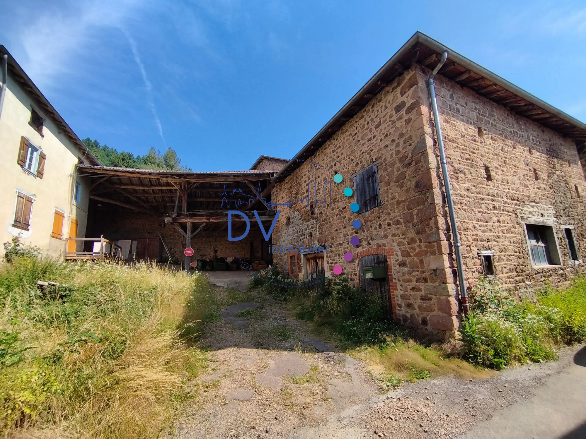 Ferme ancienne à rénover avec dépendances au cœur du Haut Beaujolais 