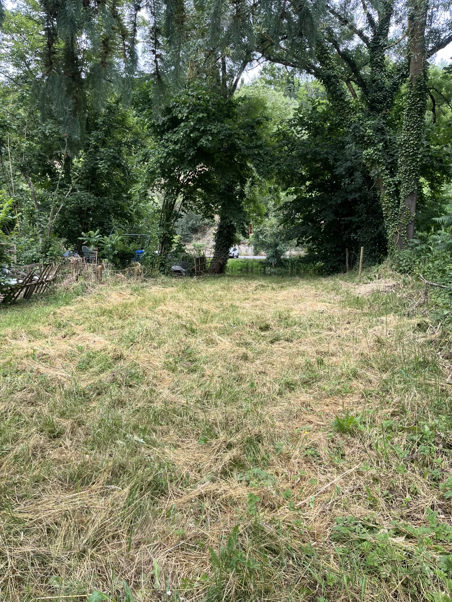 Charmant terrain de pêche de 235 m² en bordure de la rivière le Thouet à Saint-Jacques-de-Thouars 