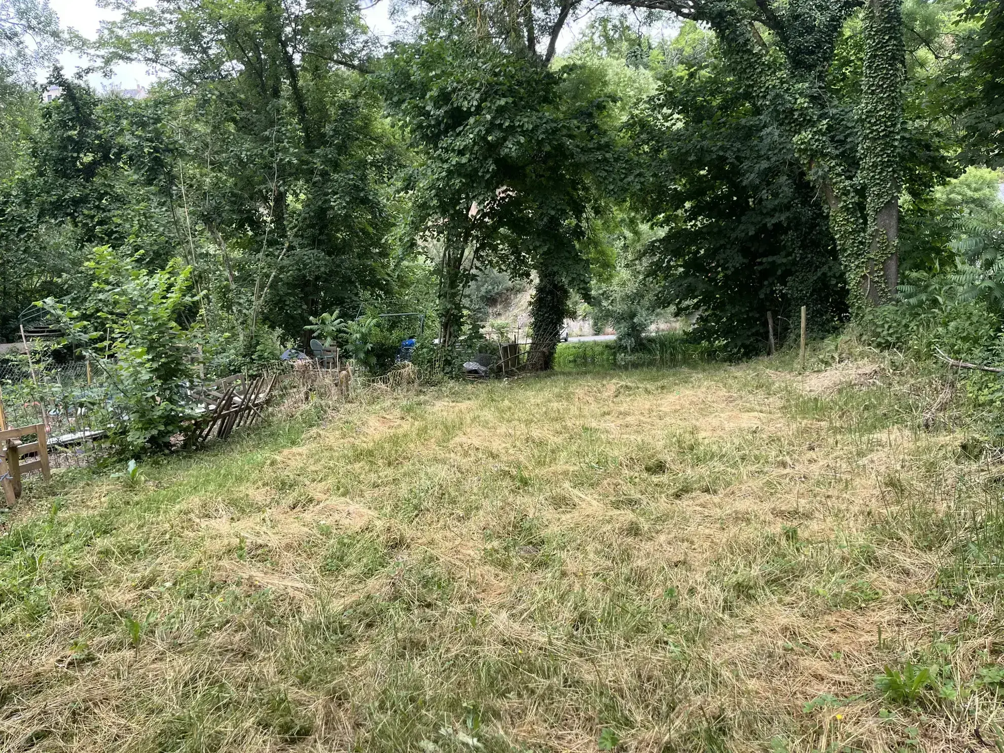Charmant terrain de pêche de 235 m² en bordure de la rivière le Thouet à Saint-Jacques-de-Thouars 