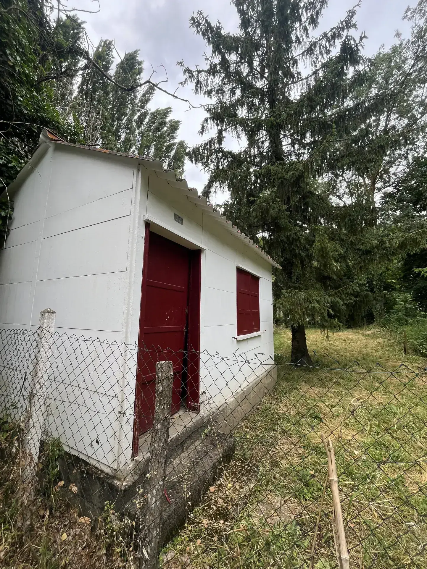 Charmant terrain de pêche de 235 m² en bordure de la rivière le Thouet à Saint-Jacques-de-Thouars 
