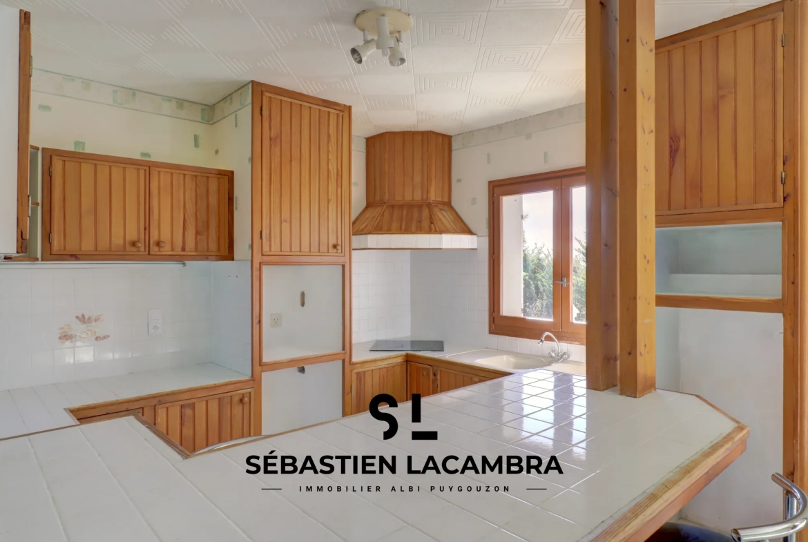 Maison familiale avec vue panoramique et terrain arboré à Senouillac 