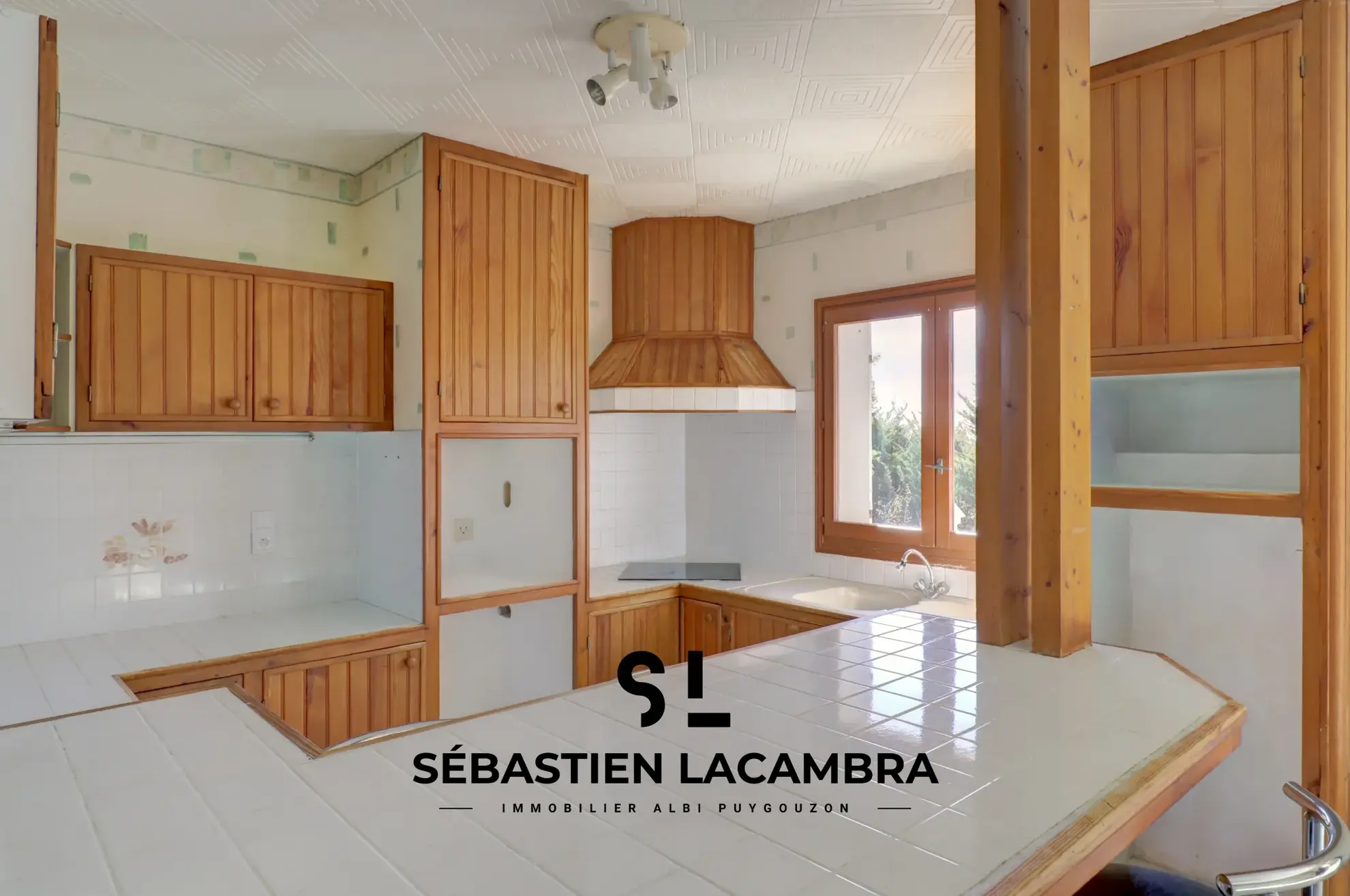 Maison familiale avec vue panoramique et terrain arboré à Senouillac 