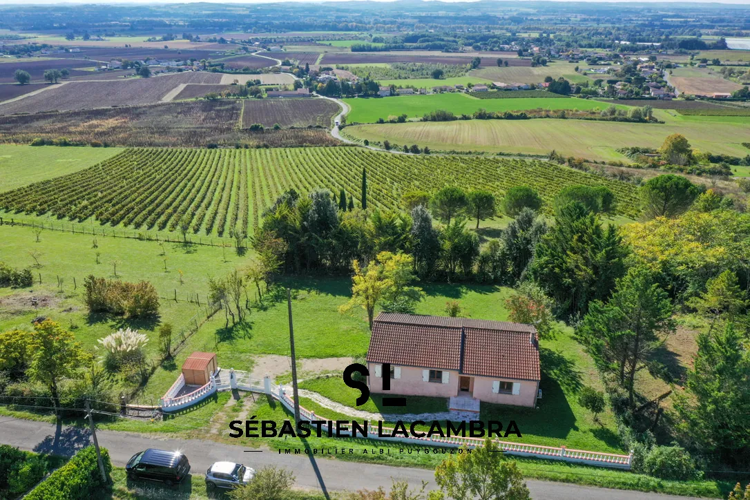 Maison familiale avec vue panoramique et terrain arboré à Senouillac 
