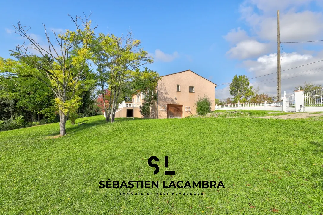 Maison familiale avec vue panoramique et terrain arboré à Senouillac 
