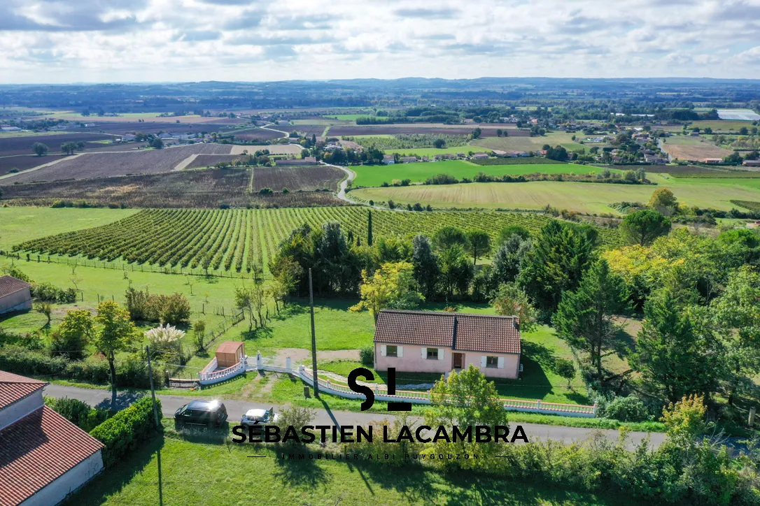 Maison familiale avec vue panoramique et terrain arboré à Senouillac 