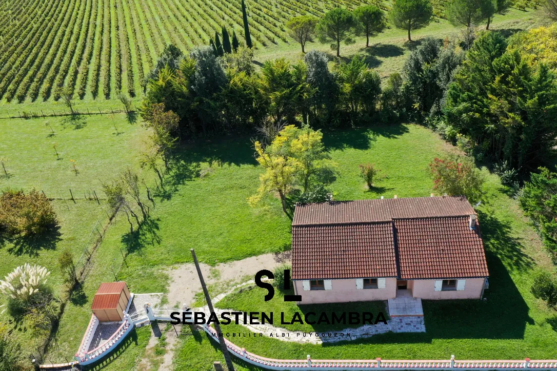 Maison familiale avec vue panoramique et terrain arboré à Senouillac 