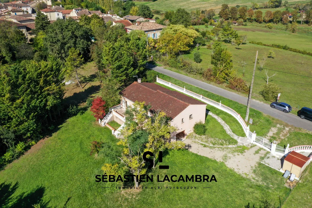 Maison familiale avec vue panoramique et terrain arboré à Senouillac 