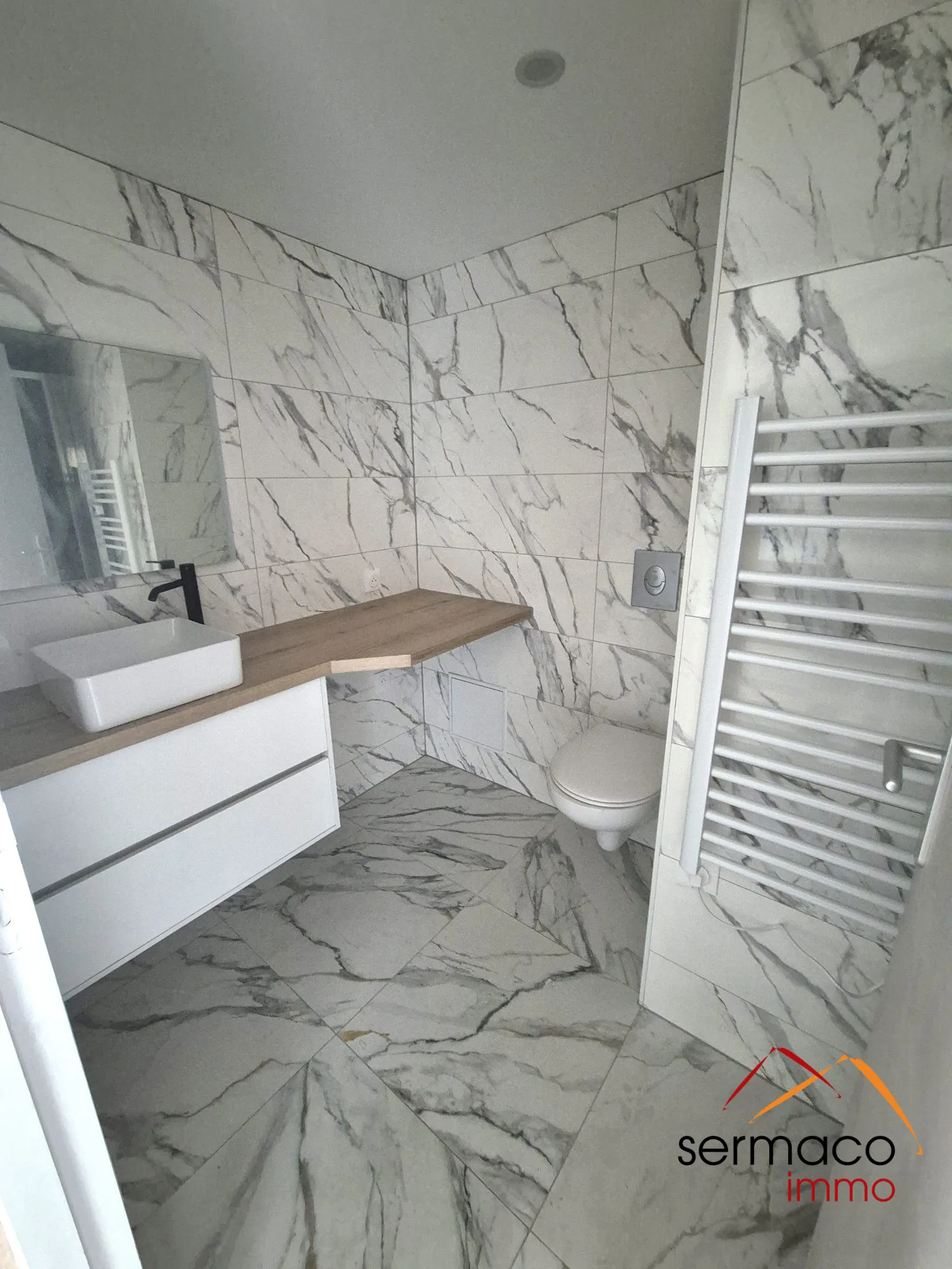 SDB Appartement T2 rénové avec cave et parking à Sarreguemines - 41,18 m² 