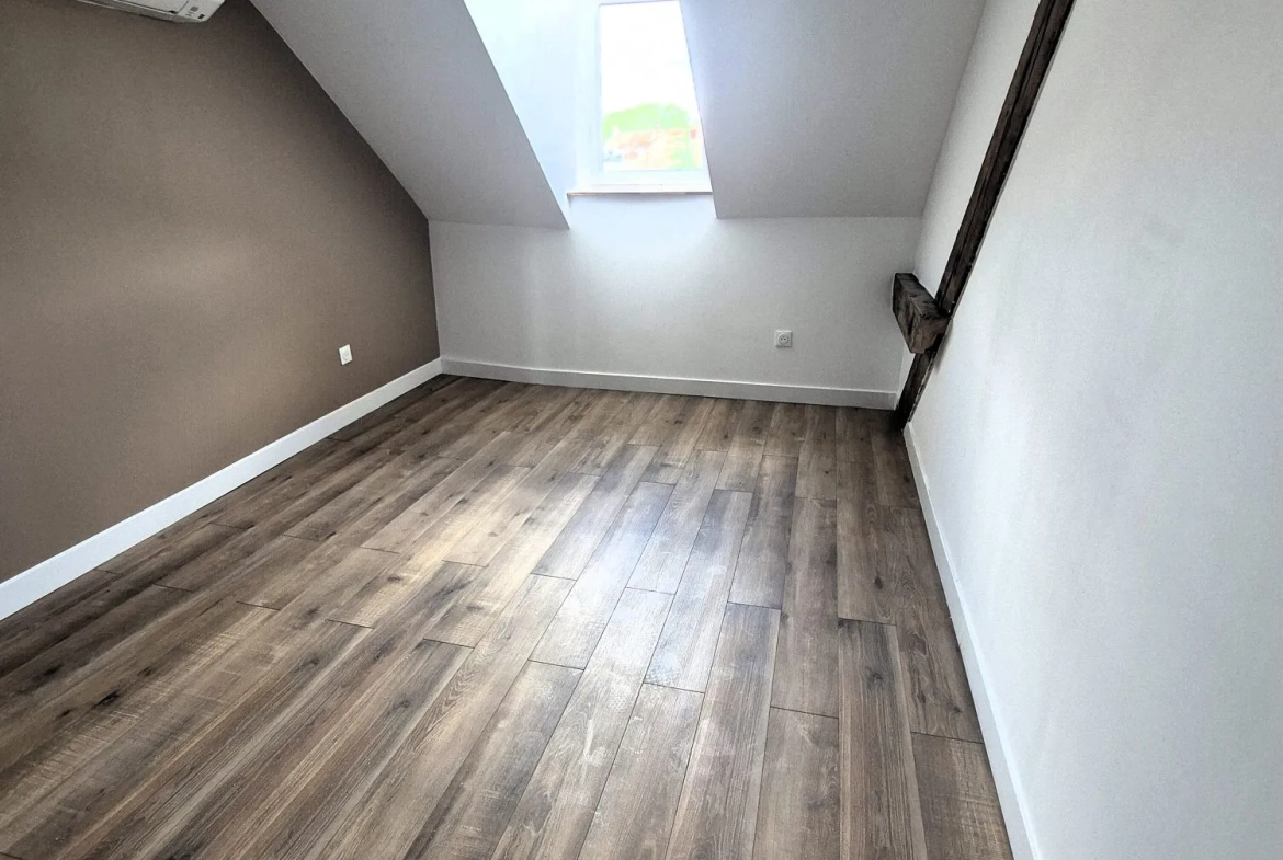 chambre Appartement T2 rénové avec cave et parking à Sarreguemines - 41,18 m² 