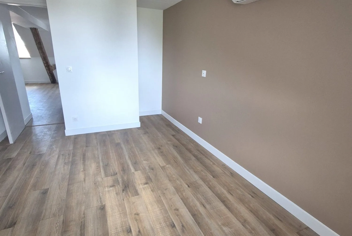 chambre autre vue Appartement T2 rénové avec cave et parking à Sarreguemines - 41,18 m² 