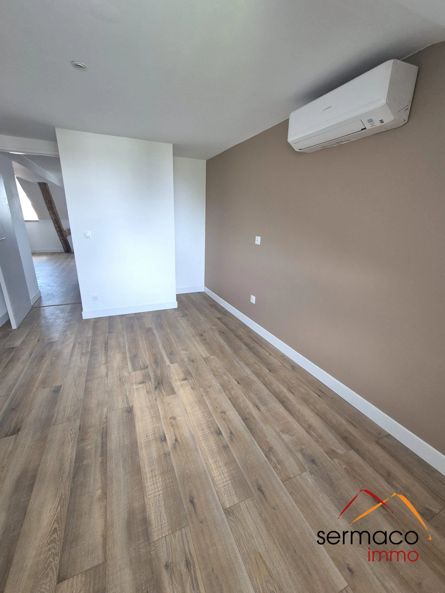 chambre autre vue Appartement T2 rénové avec cave et parking à Sarreguemines - 41,18 m² 