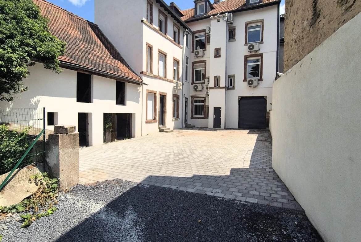 façade cour arrière Appartement T2 rénové avec cave et parking à Sarreguemines - 41,18 m² 