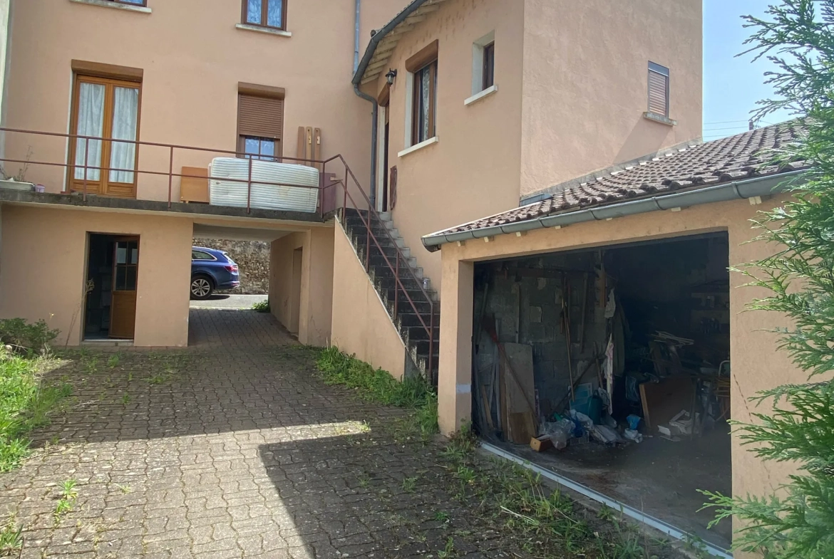 Charmante maison de ville à vendre à Gien avec jardin et balcon panoramique 