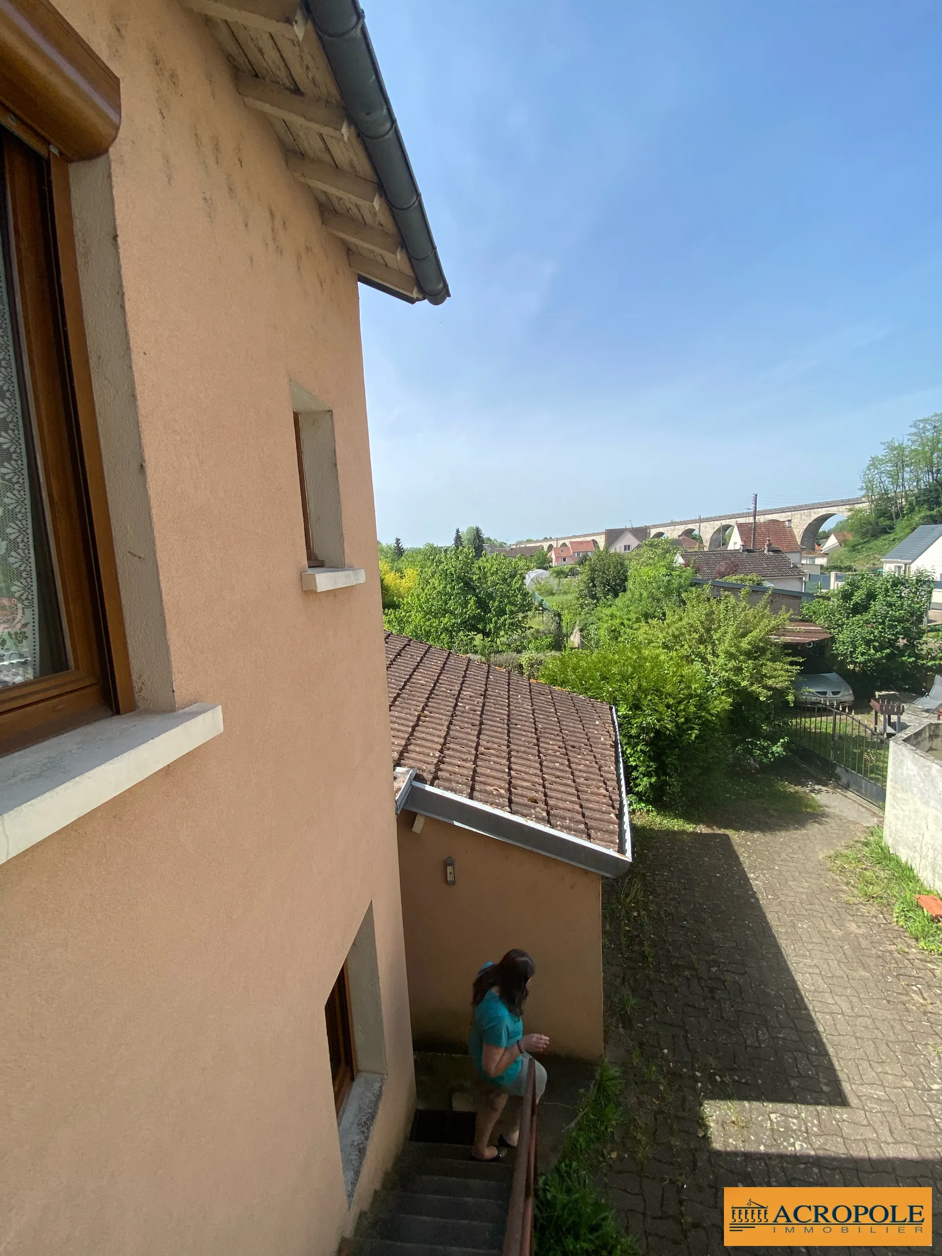 Charmante maison de ville à vendre à Gien avec jardin et balcon panoramique 