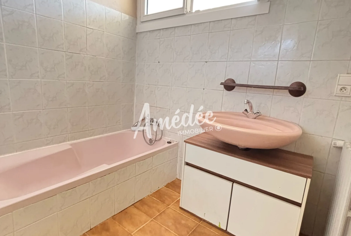 Maison familiale à rénover avec jardin et garage dans le secteur du Stadium à Albi 