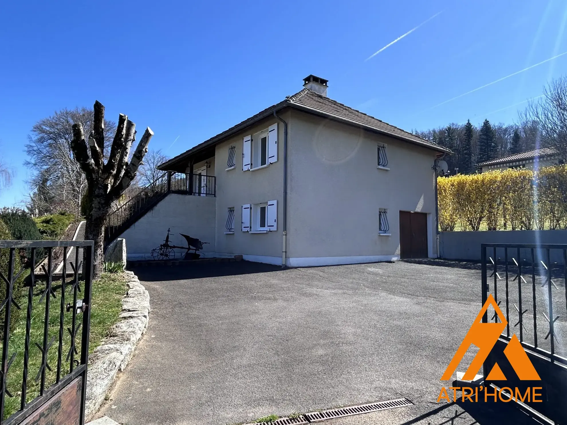 Maison indépendante avec sous-sol et terrain à Arpajon-sur-Cère - 98 m² 