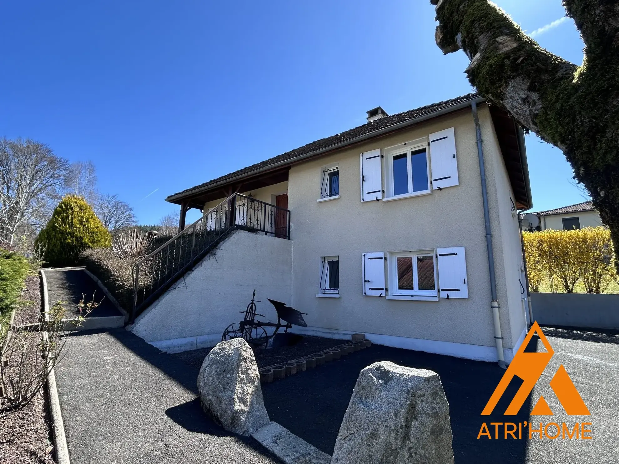 Maison indépendante avec sous-sol et terrain à Arpajon-sur-Cère - 98 m² 