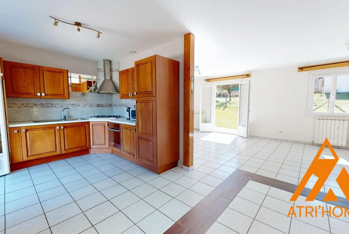 Maison indépendante avec sous-sol et terrain à Arpajon-sur-Cère - 98 m² 