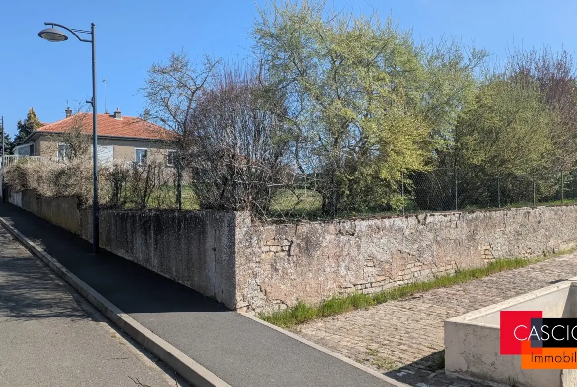 Terrain à Louvigny de 6,81 ares, hors lotissement, libre constructeur 