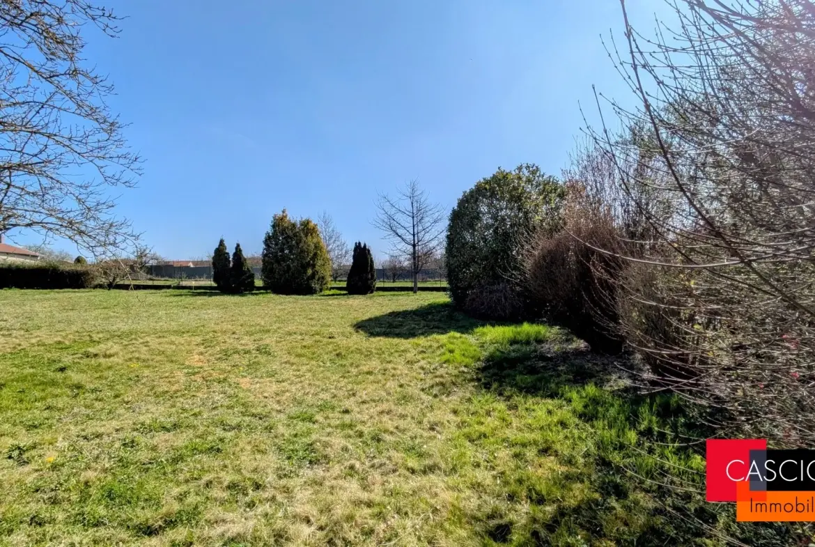 Terrain à Louvigny de 6,81 ares, hors lotissement, libre constructeur 