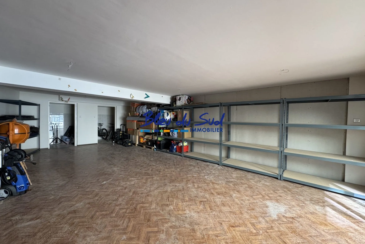 GARAGE Grand appartement à rénover avec jardin et garage à Vernet-les-Bains - 180 m² 