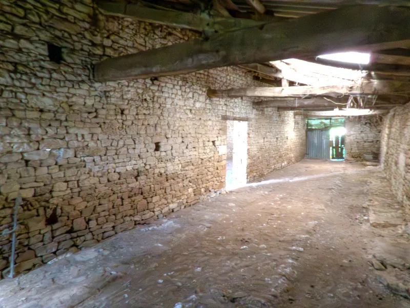 Grande grange à réhabiliter sur terrain de 2971 m² à Saint-Vincent-sur-Graon 