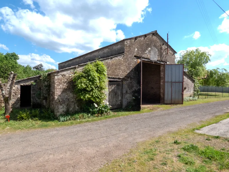 Grande grange à réhabiliter sur terrain de 2971 m² à Saint-Vincent-sur-Graon 