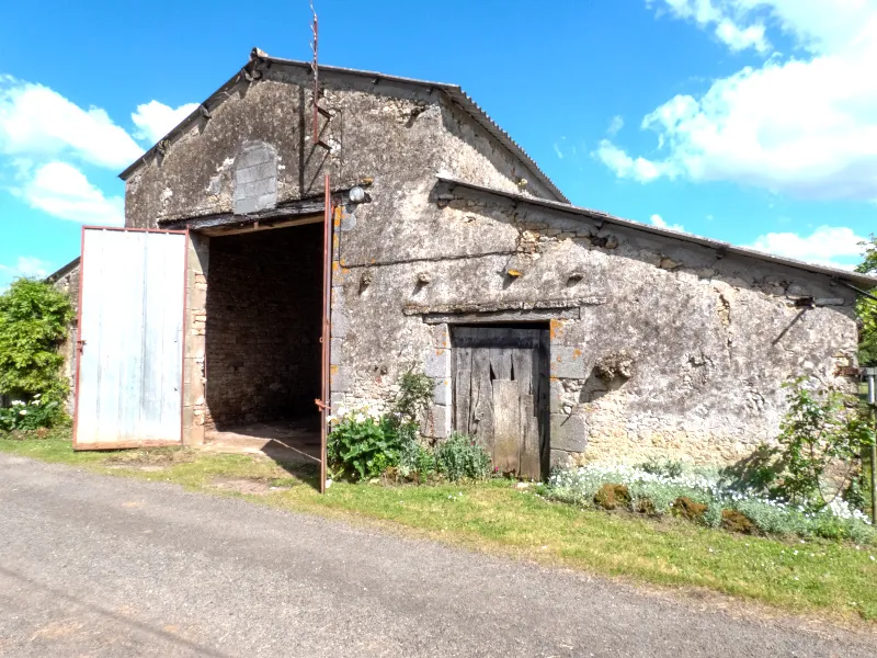 Grande grange à réhabiliter sur terrain de 2971 m² à Saint-Vincent-sur-Graon 