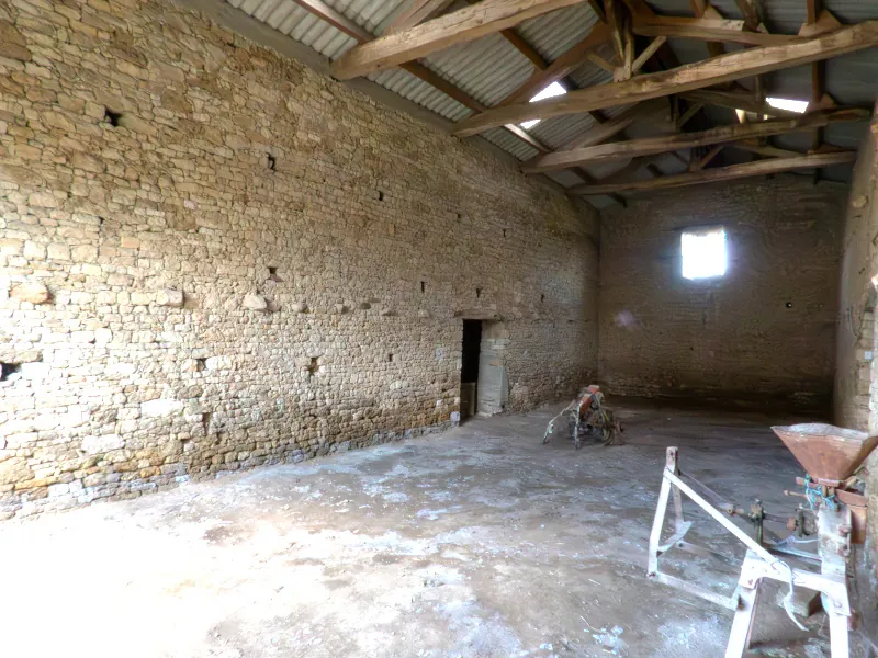 Grande grange à réhabiliter sur terrain de 2971 m² à Saint-Vincent-sur-Graon 