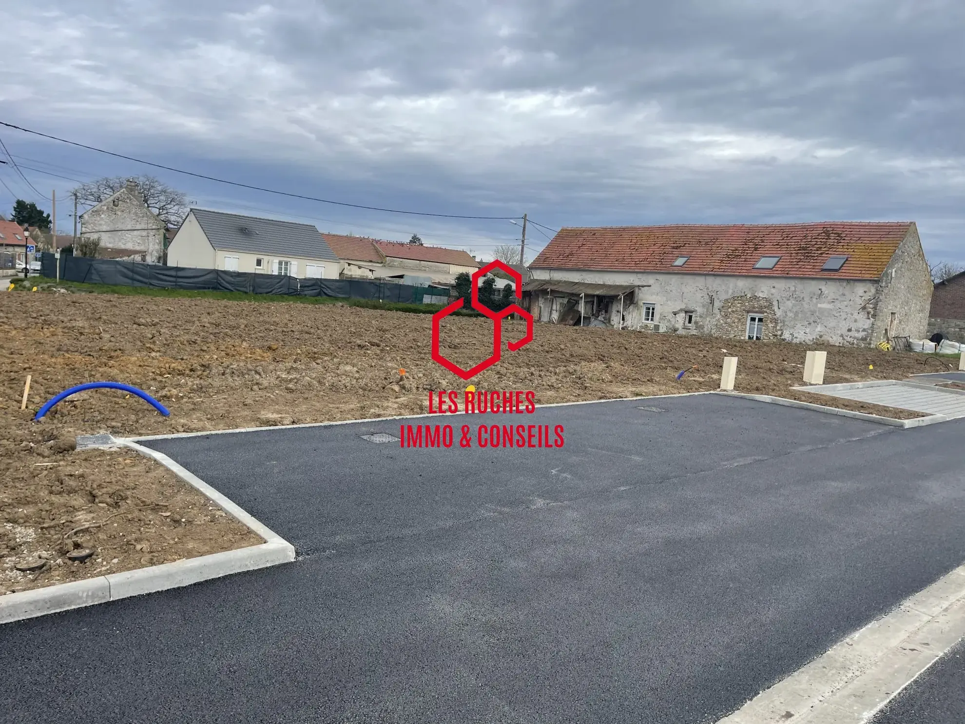 Terrain constructible à vendre à Grisy-Suisnes, environnement paisible et proche commodités 