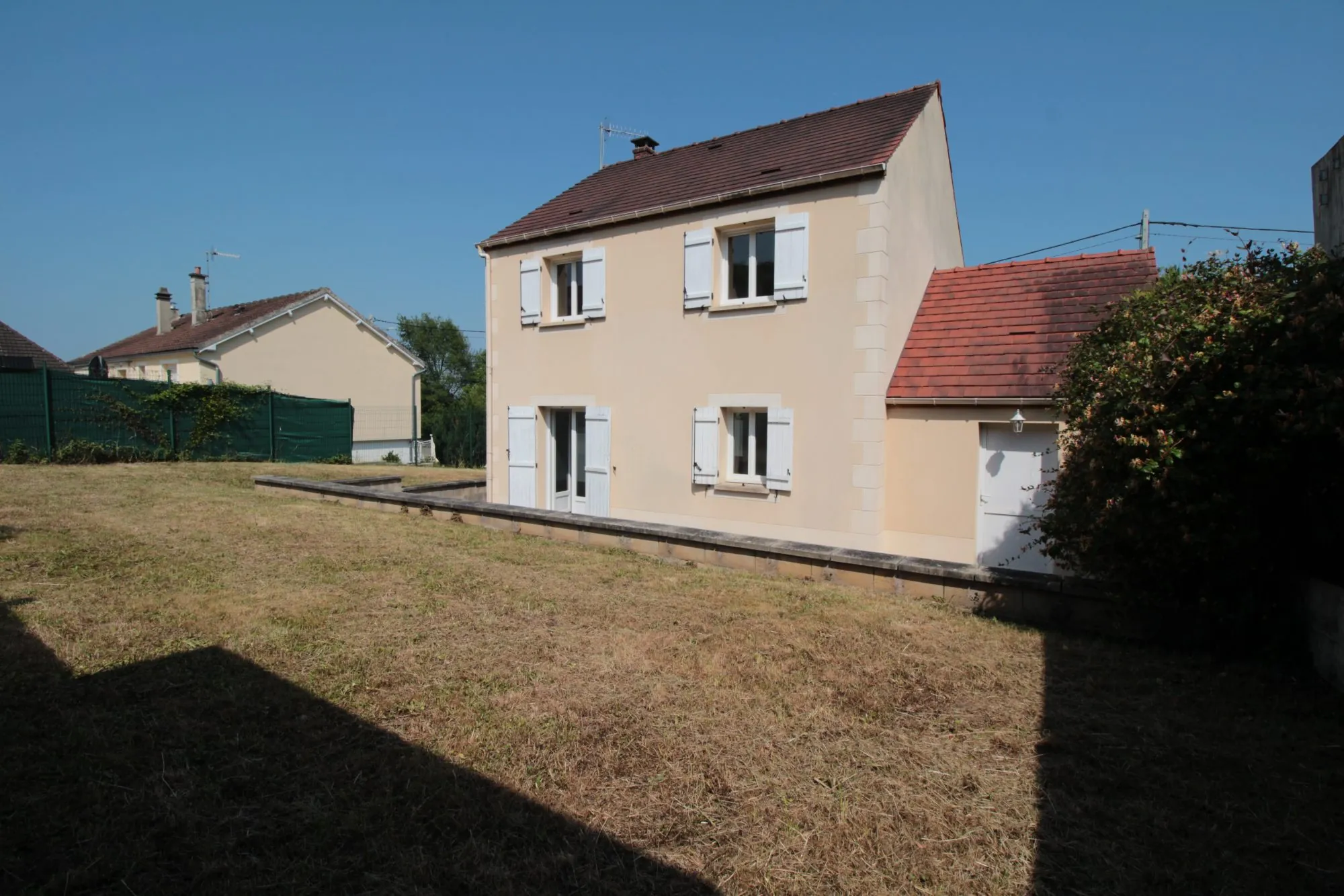 Maison rénovée 3 chambres avec garage et terrasse à Choisy-au-Bac 