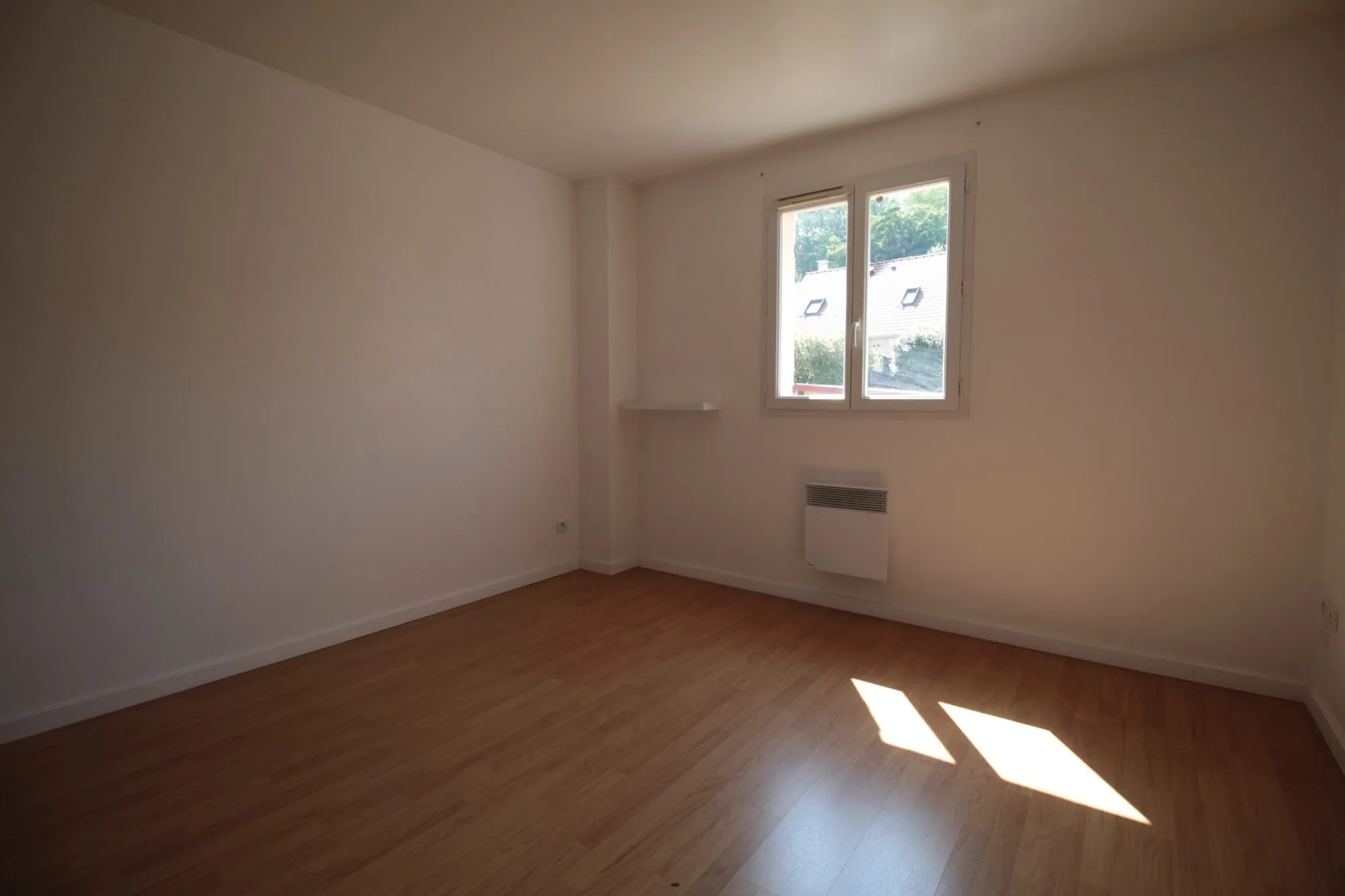 Maison rénovée 3 chambres avec garage et terrasse à Choisy-au-Bac 
