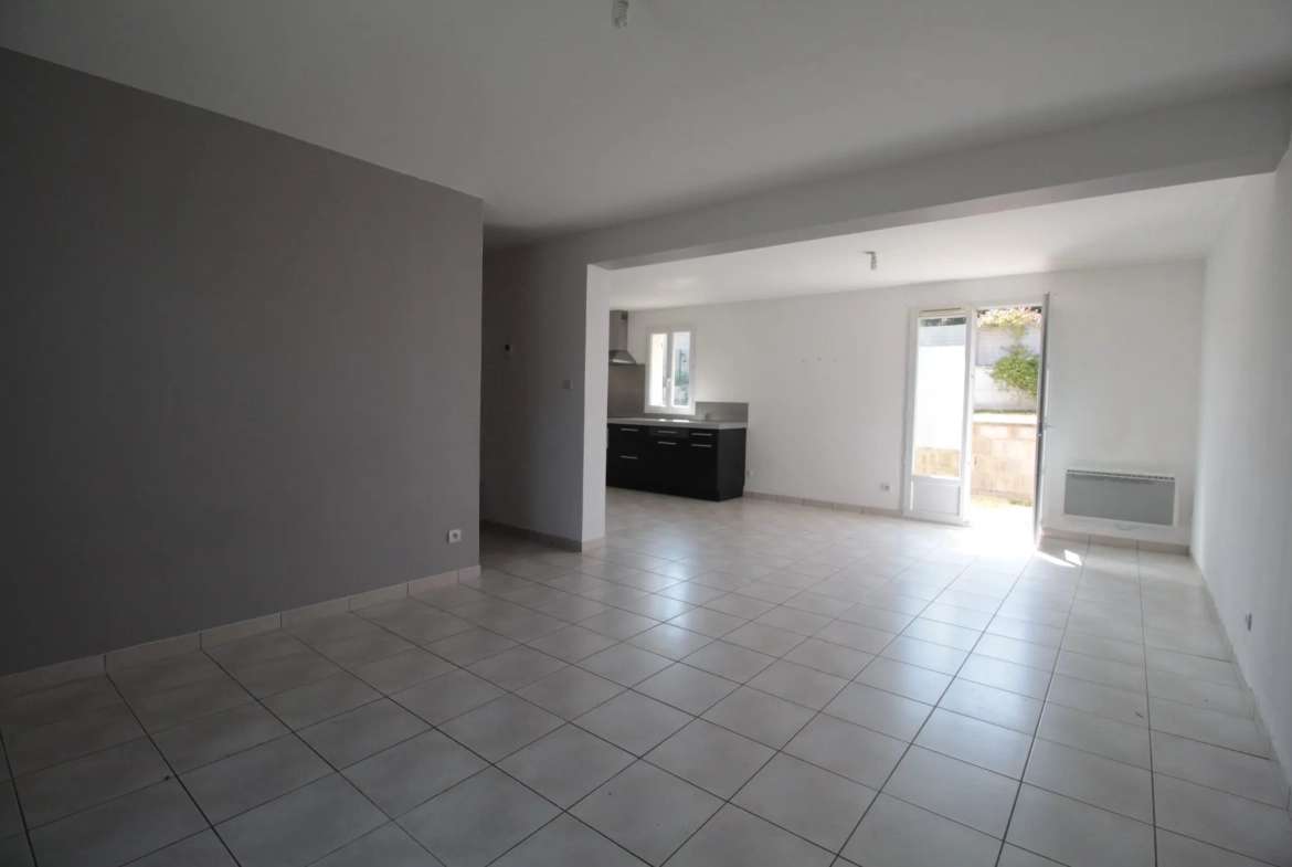 Maison rénovée 3 chambres avec garage et terrasse à Choisy-au-Bac 
