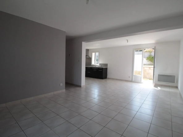 Maison rénovée 3 chambres avec garage et terrasse à Choisy-au-Bac