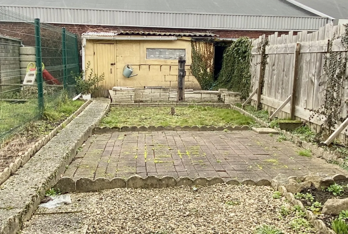 Maison ancienne à Ronchin avec 4 chambres, jardin et dépendances 