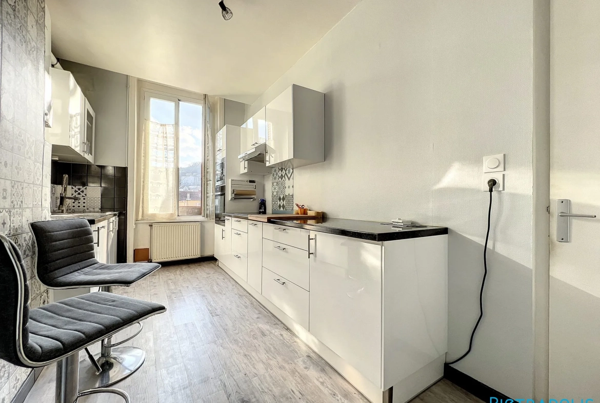 Appartement de 96 m² à Tarare en vente, idéalement situé au centre 
