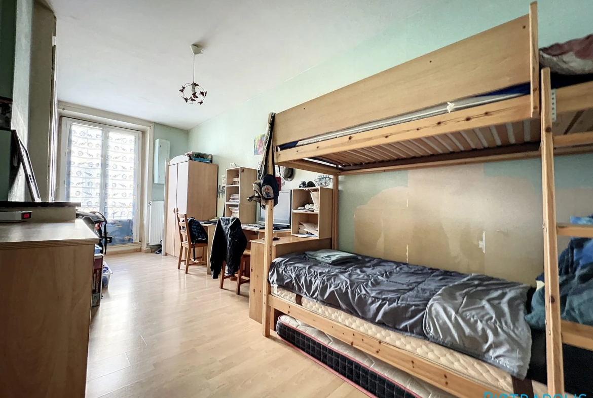 Appartement de 96 m² à Tarare en vente, idéalement situé au centre 