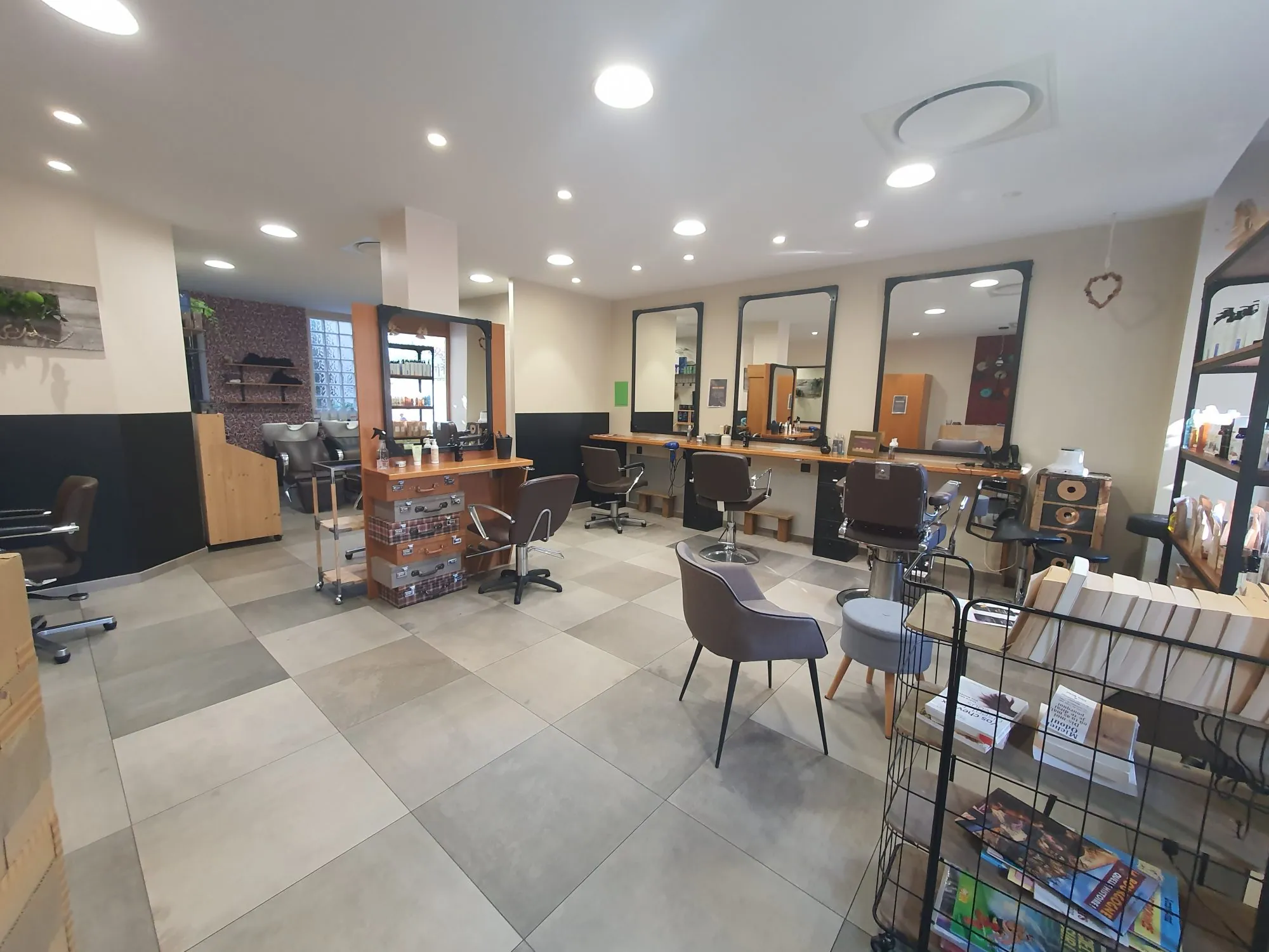 Fonds de commerce salon de coiffure bio à Dijon 55 m² 