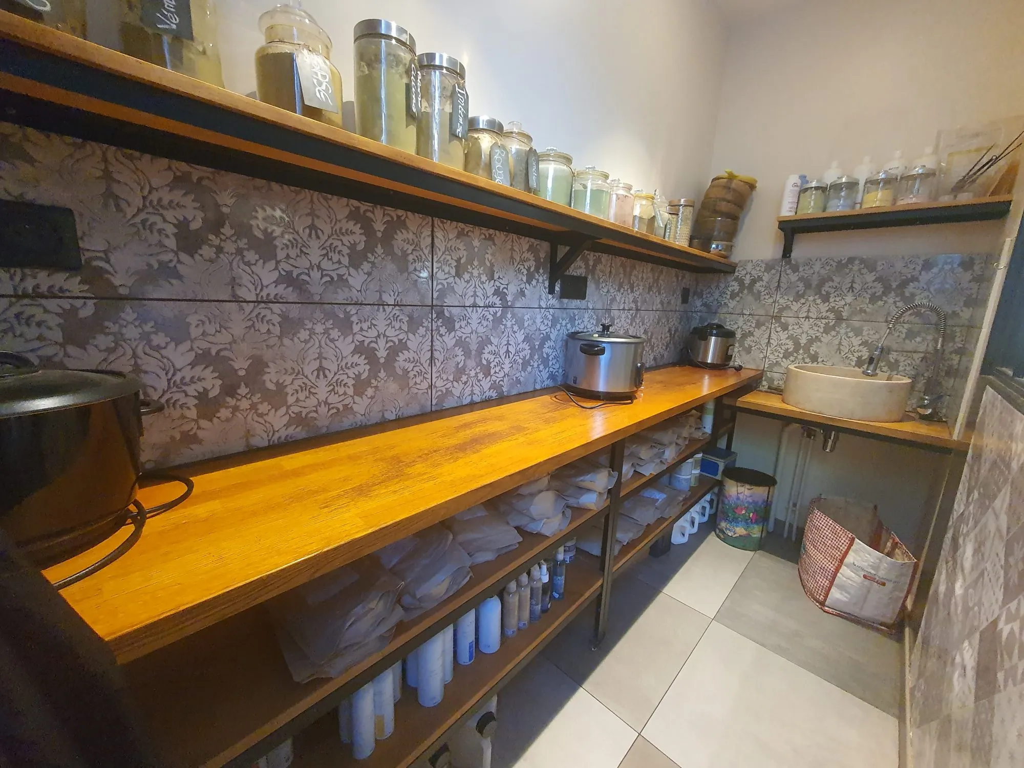 Fonds de commerce salon de coiffure bio à Dijon 55 m² 