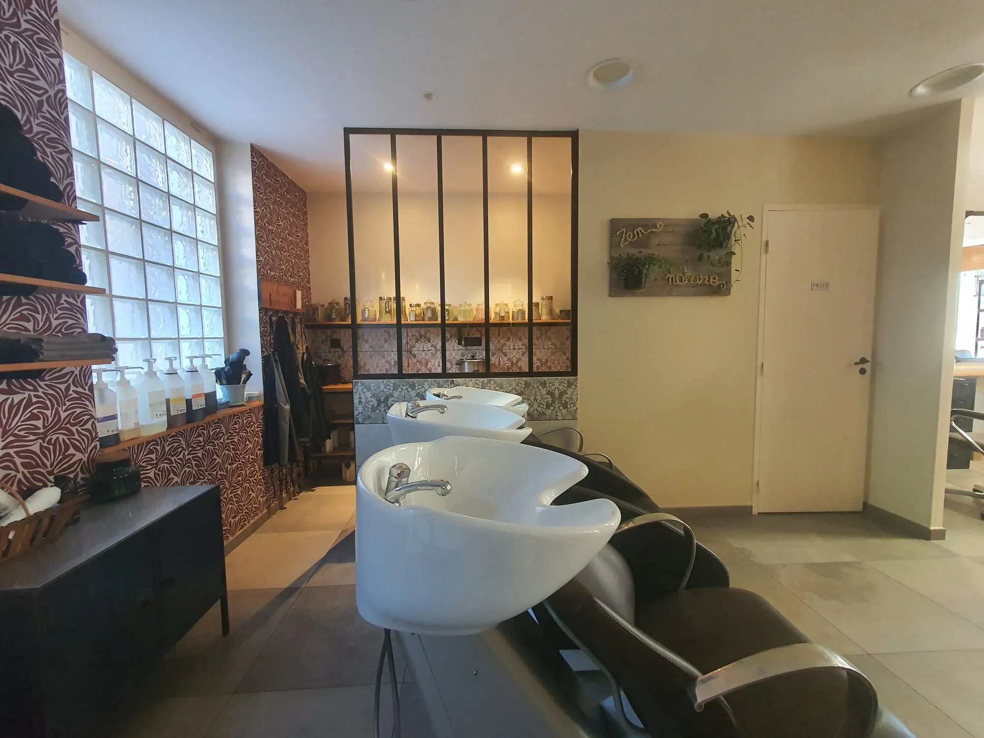 Fonds de commerce salon de coiffure bio à Dijon 55 m² 