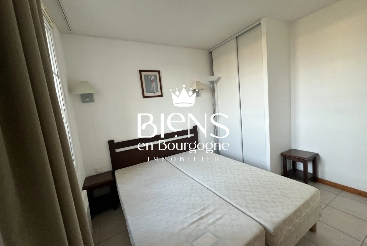 Appartement 2 bis avec terrasse et piscine dans résidence touristique près de Beaune 
