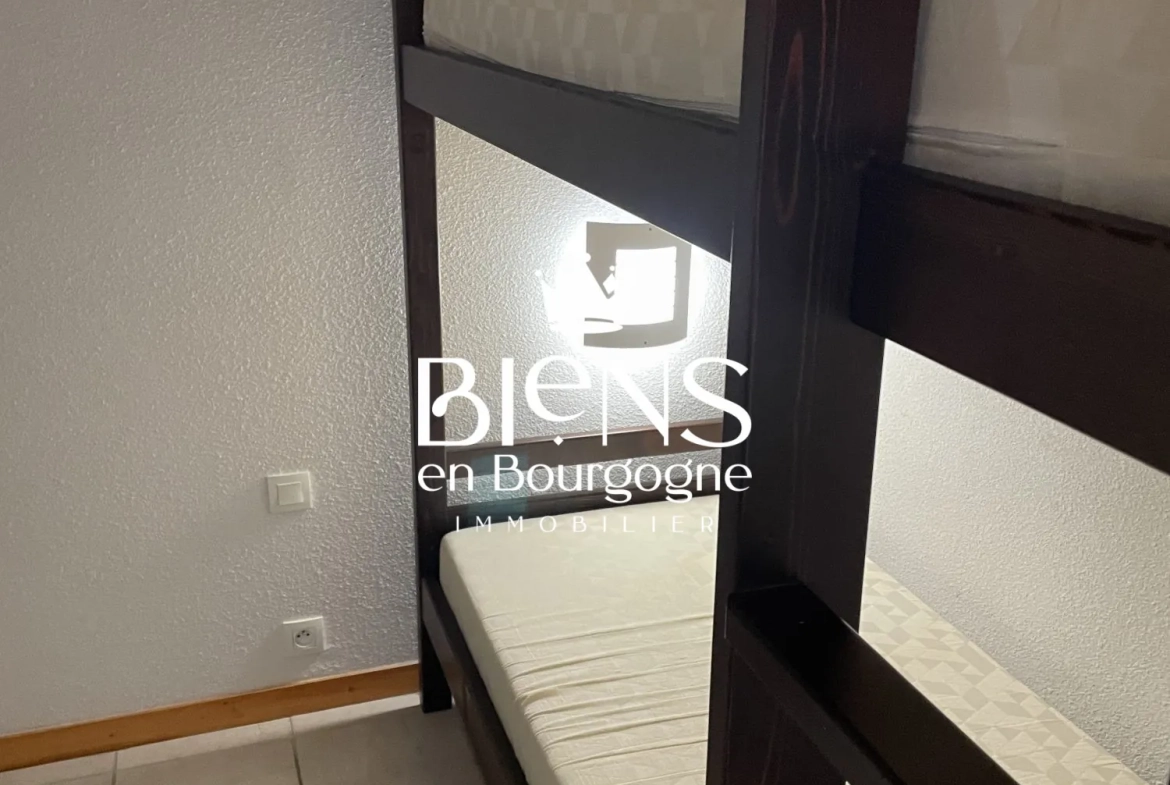 Appartement 2 bis avec terrasse et piscine dans résidence touristique près de Beaune 