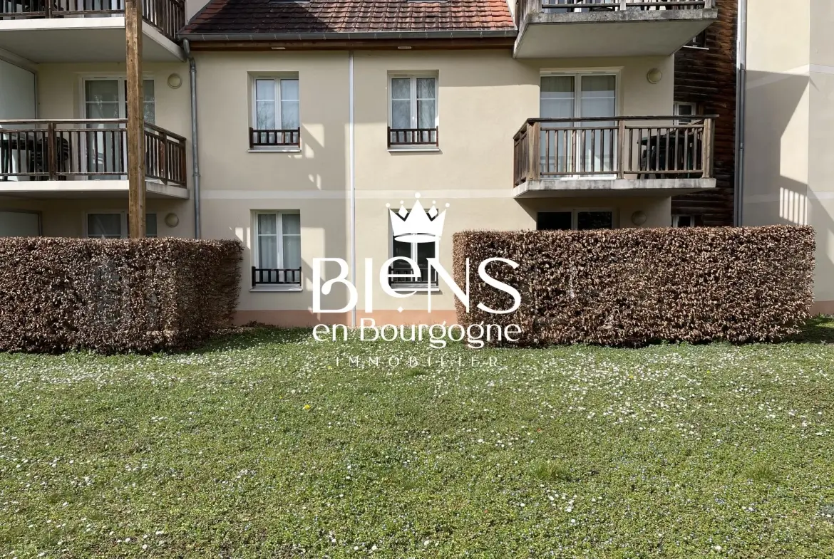Appartement 2 bis avec terrasse et piscine dans résidence touristique près de Beaune 