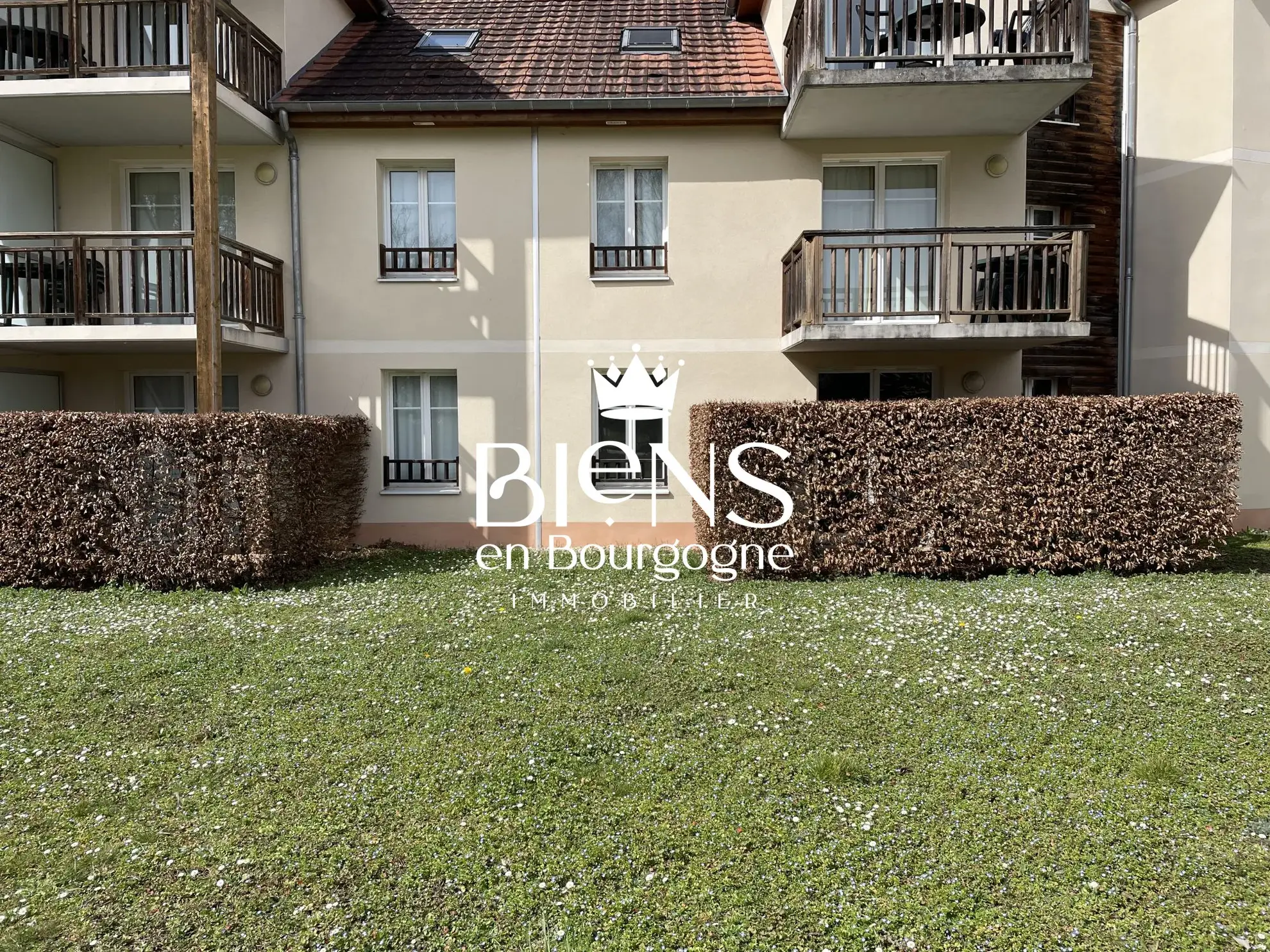 Appartement 2 bis avec terrasse et piscine dans résidence touristique près de Beaune 