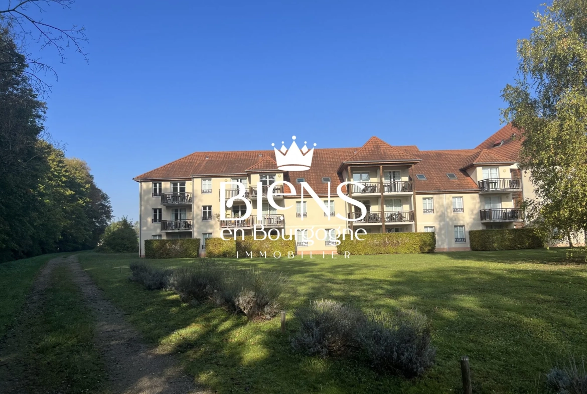 Appartement 2 bis avec terrasse et piscine dans résidence touristique près de Beaune 