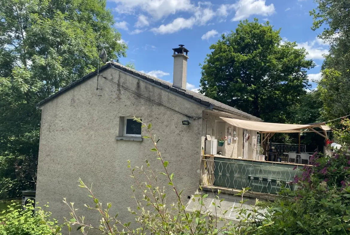 Maison à vendre à Trébas avec grande terrasse et terrain de 3000 m² 