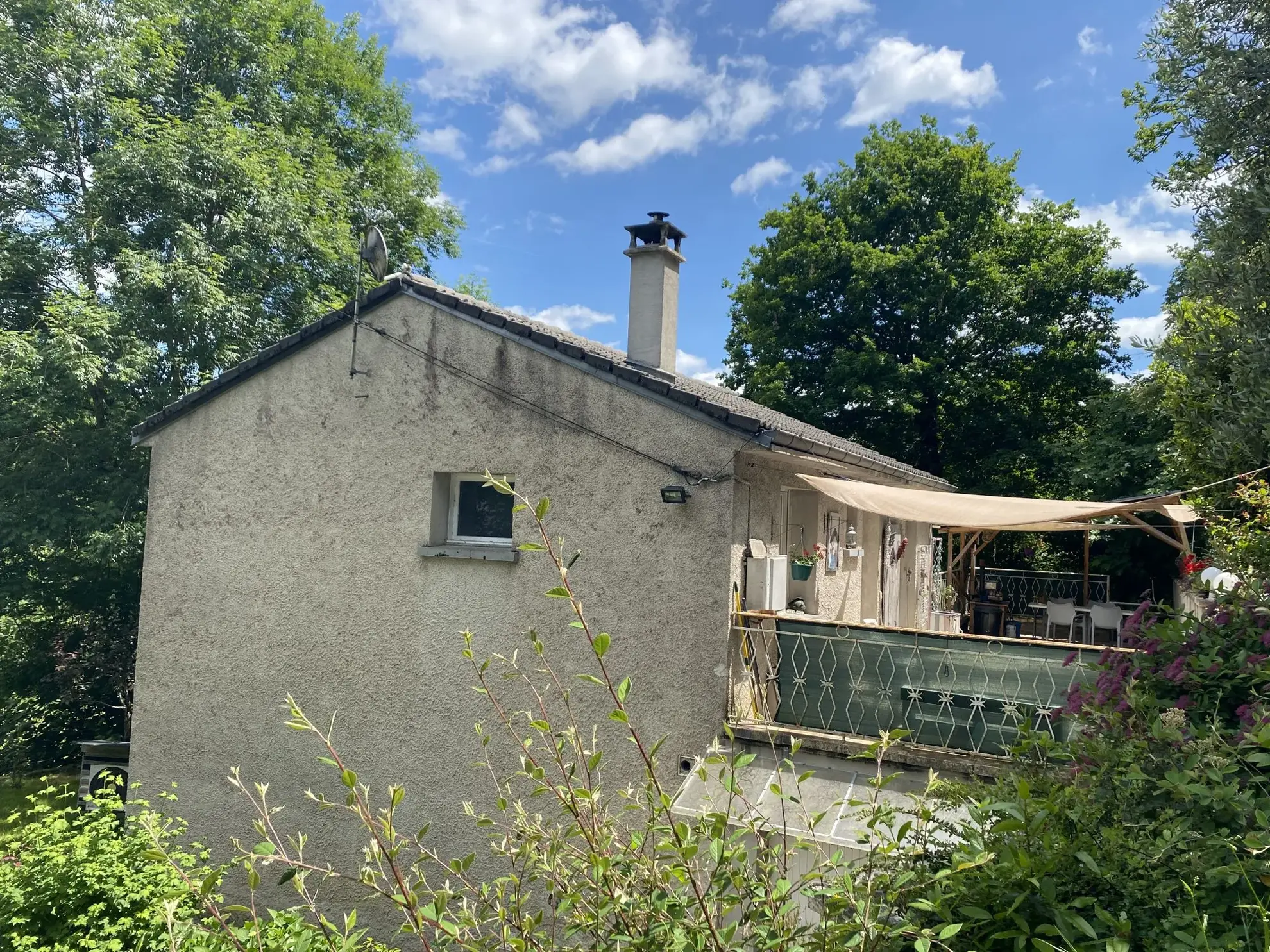 Maison à vendre à Trébas avec grande terrasse et terrain de 3000 m² 