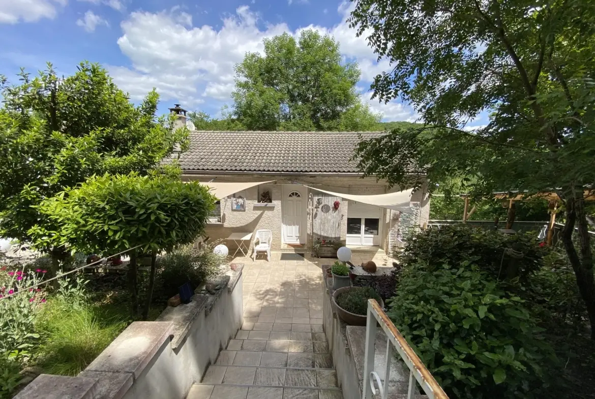 Maison à vendre à Trébas avec grande terrasse et terrain de 3000 m² 